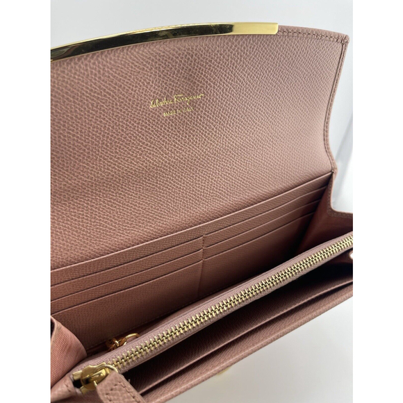 Salvatore Ferragamo Blush Pink Leather Wallet with Gold Hardware - Picture 4 of 7